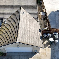 Top-Roof-Moss-Removal-and-Soft-washing-in-Elk-Grove-CA 3